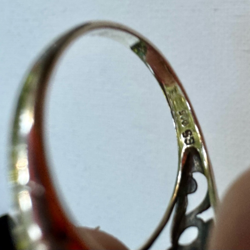 Elegant Green Peridot Silver Ring - Picture 4 of 5